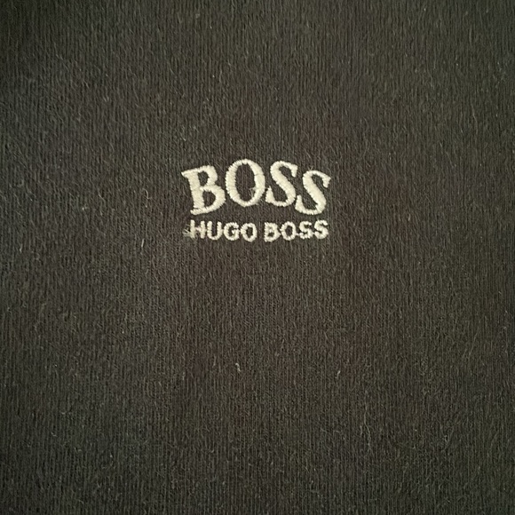 Hugo boss sweatshirt, black, and white extra extra large - Picture 4 of 5